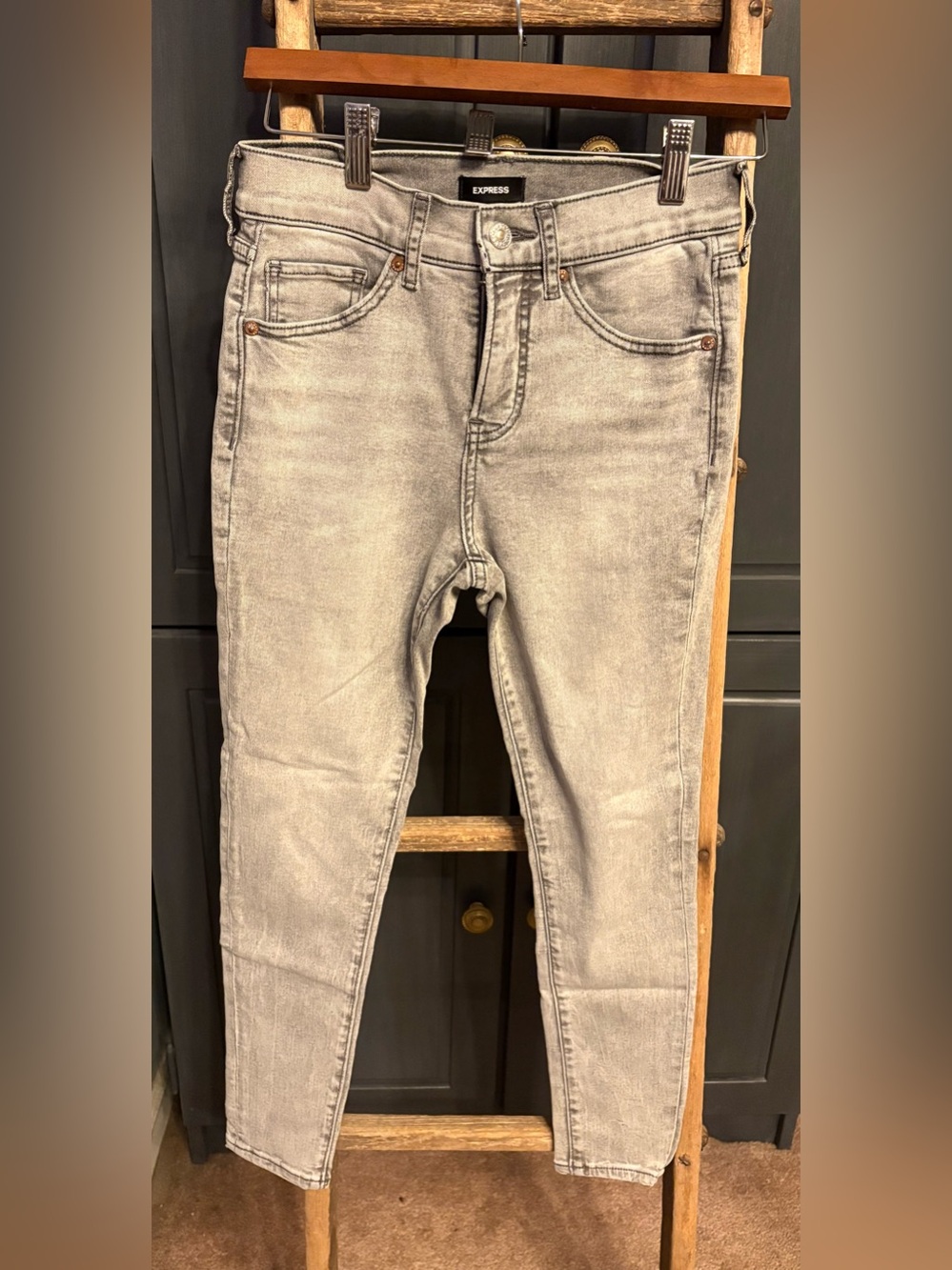 Express Women’s Skinny Jeans in Light Gray Wash